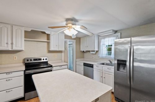 971 Farms Rd, Wallingford CT 06492-1807 exterior