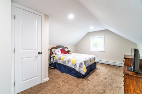 166 Giddings Ave, Windsor CT 06095-3744 exterior