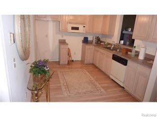 827 Pallister St, Detroit MI  48202-2603 exterior