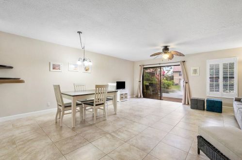 21092 Las Brisas Cir, Boca Raton FL  33433-4820 exterior