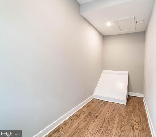 1011 Duke St, Alexandria VA 22314-3402 exterior