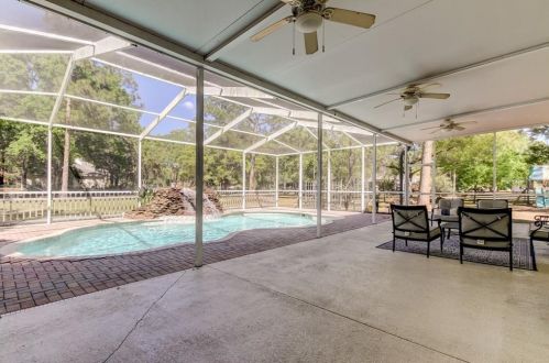 12216 Twin Br Acres Rd, Tampa FL 33626-3711 exterior