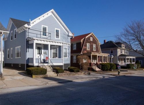 273 Jastram St, Providence, RI 02908-2117