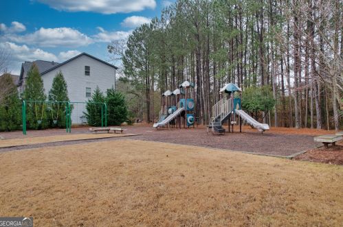 3940 Kingfisher Dr, Atlanta GA exterior