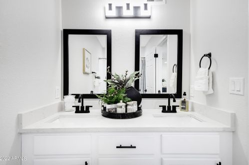 1132 Linda Ln, Chandler AZ 85226-1649 exterior