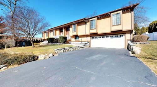 33 Allendale Ave, Providence, RI 02911-3103