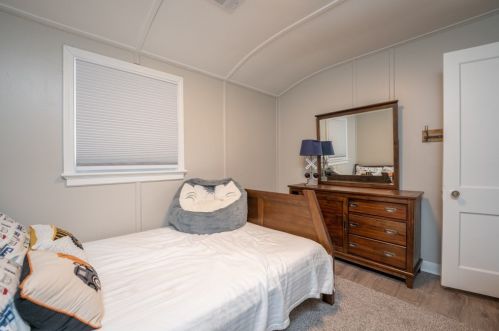 61 Forris St, West Springfield MA 01089-2380 exterior