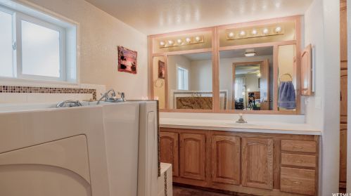 178 Alta Vw Way, Sandy UT 84070-3258 exterior