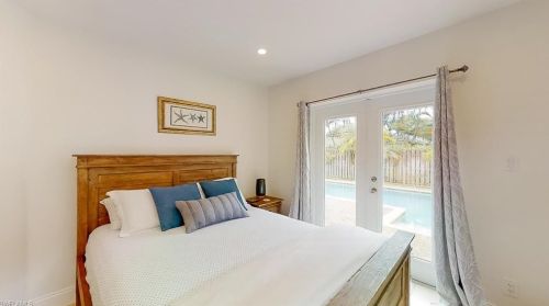 758 93 Ave, Naples FL 34108-2441 exterior