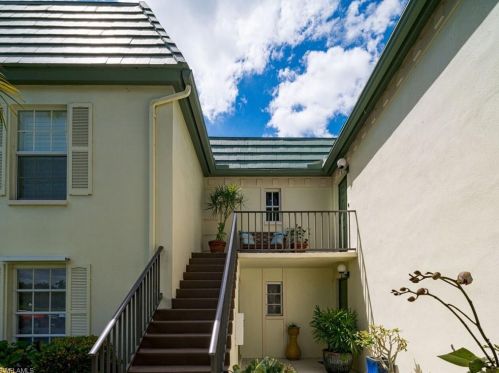 209 Bobolink Way, Naples FL 34105-2659 exterior