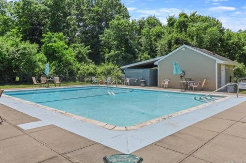 305 Covington Grn Ln, Patterson NY 12563-2412 exterior