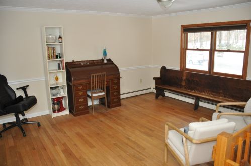 8 Brookwood Dr, Concord NH 03301-1800 exterior