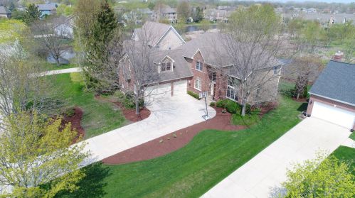 1026 Wedgewood Dr, Bull Valley IL 60014-6976 exterior