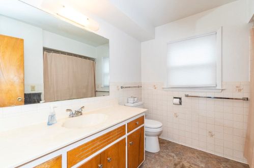 1615 Hamelink Dr, Kalamazoo MI 49002-1657 exterior