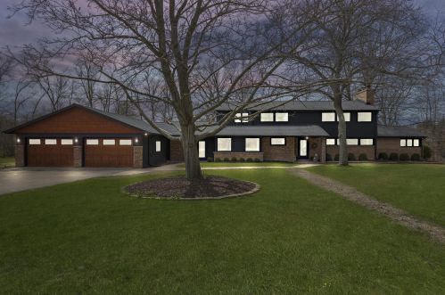 857 Glenbrook Rd, Milwaukee, WI 53217-1436