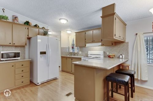 521 Curtis Dr, Bakersfield, CA 93307-4011