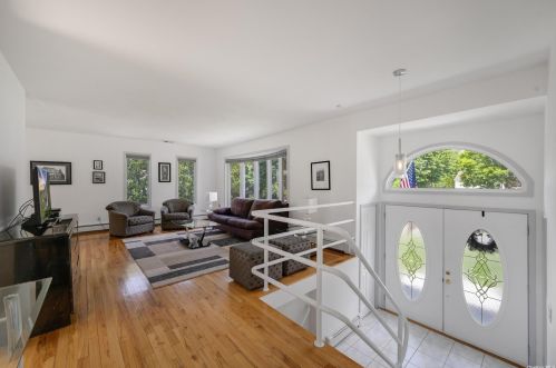 6 Bethal Ln, Commack NY 11725-1003 exterior