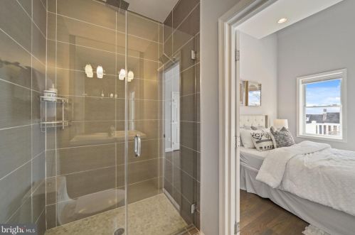 1268 Owen Pl, Washington DC 20002-2808 exterior