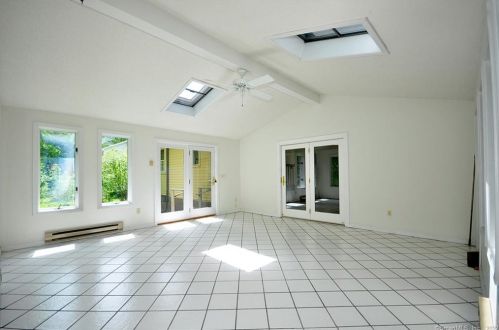 51 Lincoln Way, Windsor CT 06095-3545 exterior