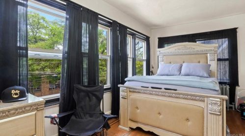 4315 Byron Ave, Bronx NY 10466-1517 exterior