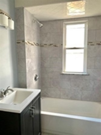 87 King Philip Rd, Worcester MA 01606-2363 exterior