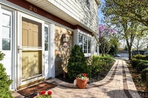 20 Midsummer Dr, Old Bridge, NJ 08857-2712