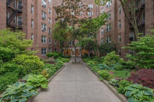 800 Grand Concourse, Bronx NY  10451-3003 exterior