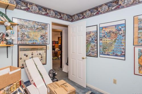 24 Jimal Dr, Middletown NY 10940-3650 exterior