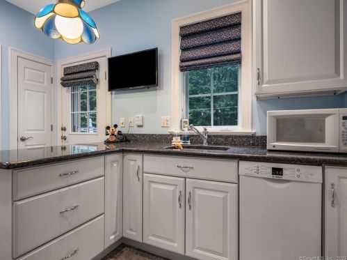 95 Somersby, Farmington CT 06032-2757 exterior