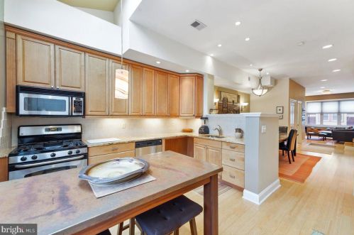 1023 19 St, Philadelphia PA 19146-2938 exterior