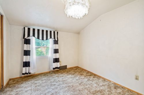 104 Mcalister Dr, Pittsburgh PA 15235-4055 exterior