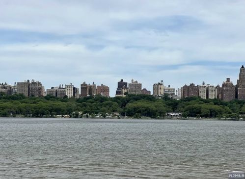 202 Nelson Ct, Edgewater NJ  07020-1631 exterior