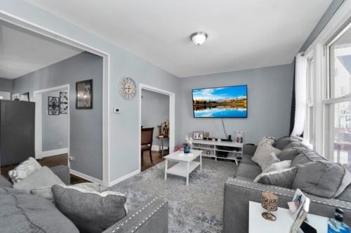 4911 24th St, Chicago, IL 60804-3425