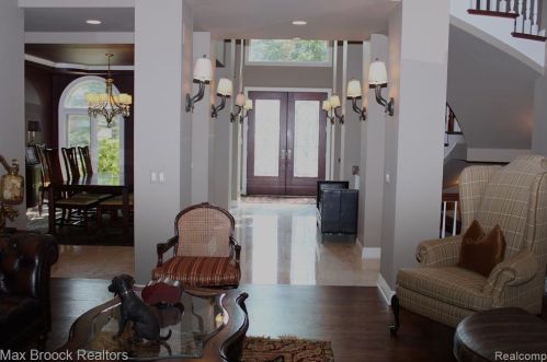 3586 Walnut Brk Dr, Rochester MI 48309-4065 exterior