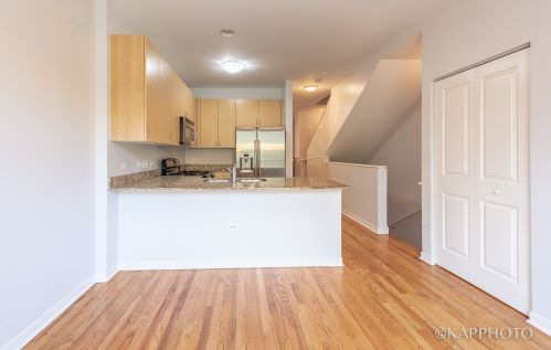 468 Elm St, Chicago IL  60610-2408 exterior