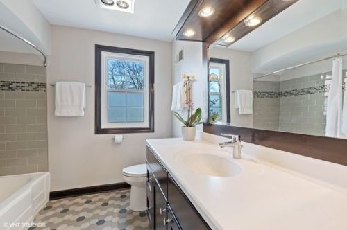 1719 77 Ave, Chicago IL 60707-4150 exterior