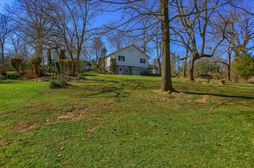 1709 Beaver Grade Rd, Moon Twp PA 15108-3103 exterior