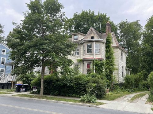 27 Hooker Ave, Poughkeepsie, NY 12601-4210