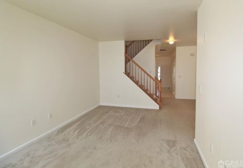 607 Evergreen Ct, New Brunswick NJ 08902-2337 exterior