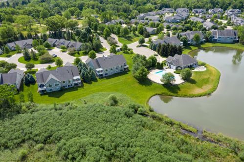 8690 Oakland Hl Cir, Kalamazoo MI 49024-5298 exterior