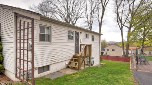 155 Highview Ter, Dover, NJ 07801-2052