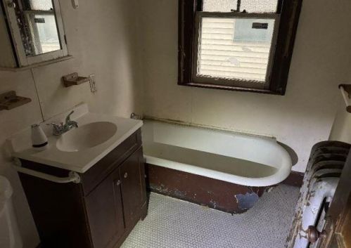 2661 44th St, Milwaukee WI  53210-2401 exterior