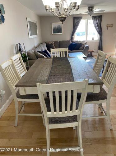 6 Hollywood Blvd, Lacey NJ 08731-4812 exterior