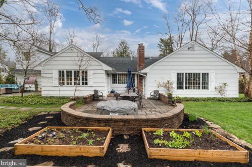 32 Evergreen Cir, Princeton NJ 08540-4028 exterior