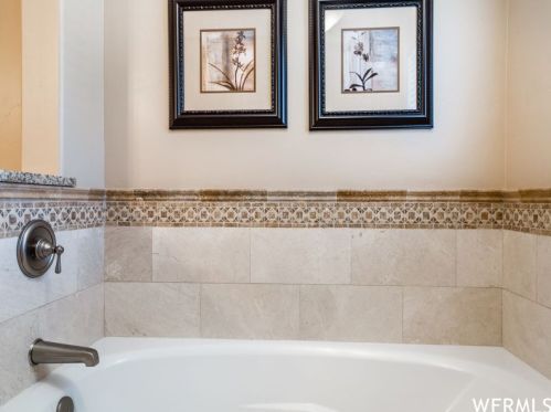 2986 9800, Sandy UT 84092-4216 exterior