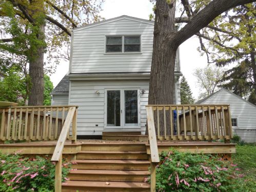 9457 Mitchell St, Milwaukee, WI 53214-4154