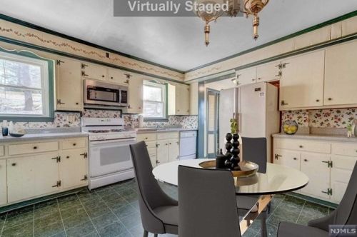 296 Saddle River Rd, Upper Saddle River NJ  07458-2108 exterior