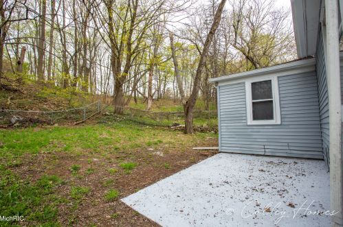 1443 Alamo Ave, Kalamazoo MI  49006-2215 exterior