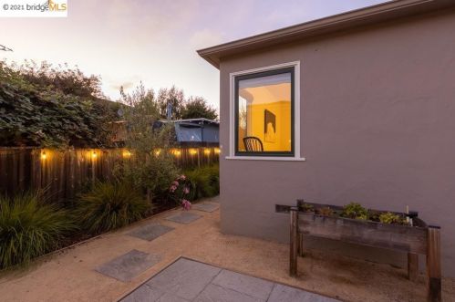 1424 Harmon St, Berkeley CA 94703-2725 exterior