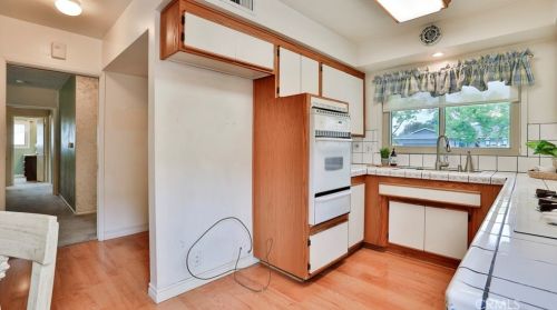 1100 Lincoln Ave, Fullerton CA 92831-4506 exterior